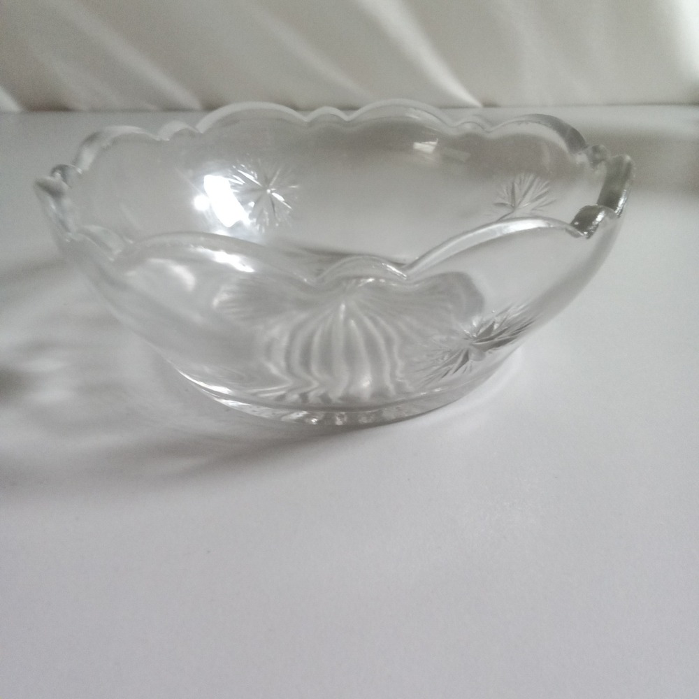 Vintage Clear Pressed Glass Starburst Scalloped Rim Small Serving Bowl 5 Inch